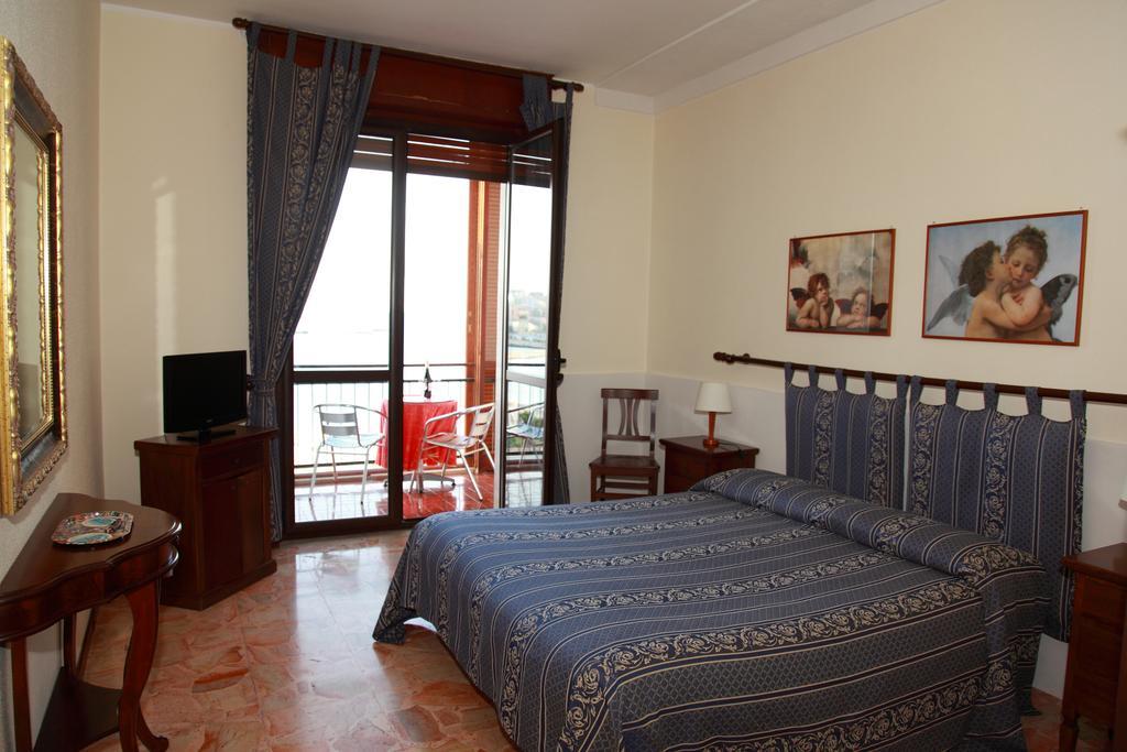 B&B Ortigia Sea View Siraküza Oda fotoğraf