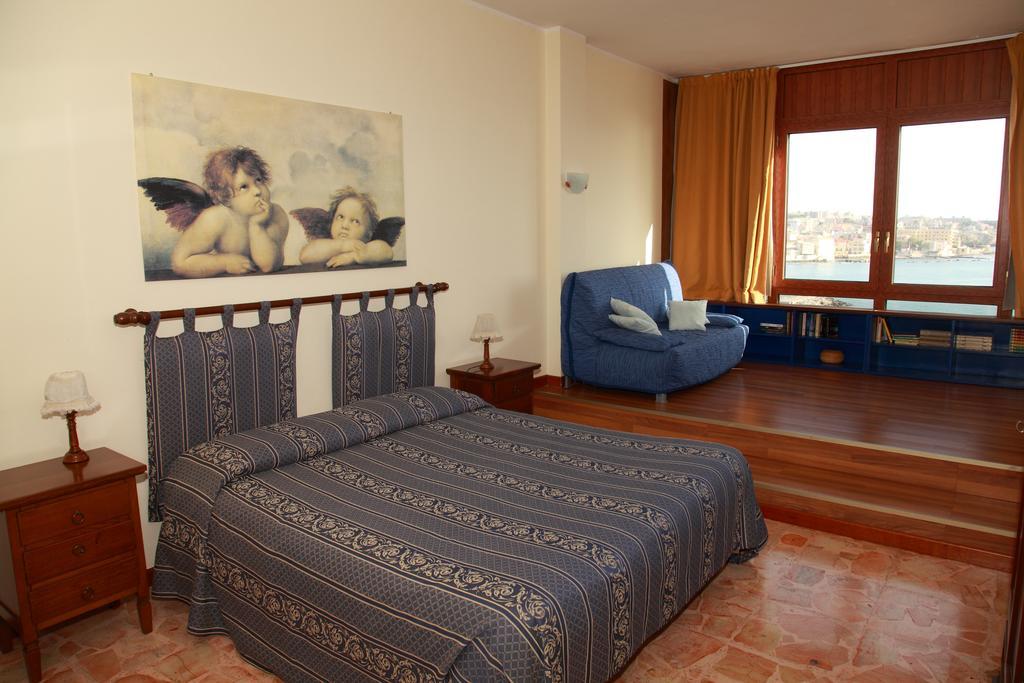 B&B Ortigia Sea View Siraküza Oda fotoğraf